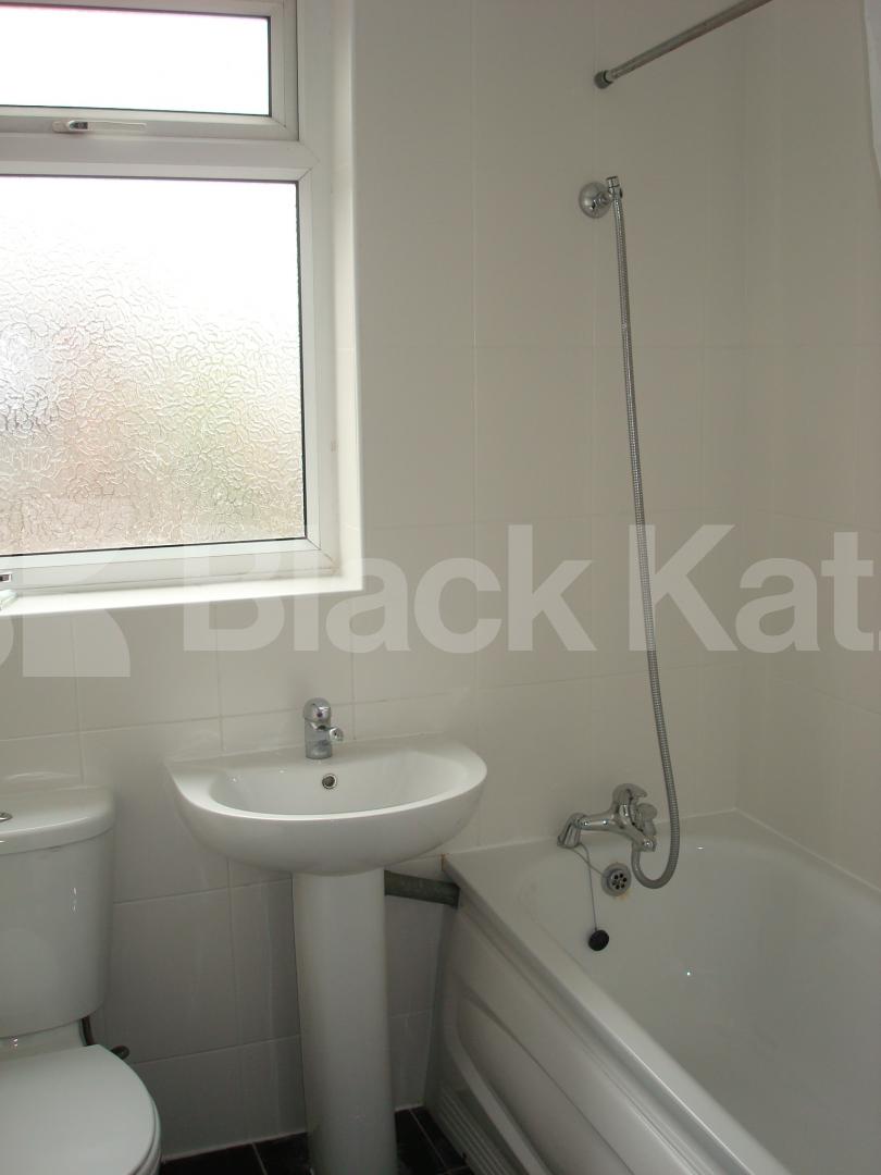 			New Instruction, 5 Bedroom, 1 bath, 1 reception Flat			 North Road, Calidonian Road